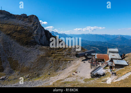 Passamani Panoramaweg oder Passamani Wanderweg, Karwendelbahn, Mittenwald, Karwendelgebirge oder Karwendelgebirge, den Alpen, Bayern, Deutschland Stockfoto