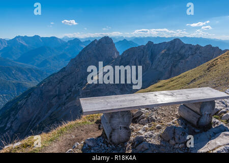 Passamani Panoramaweg oder Passamani Wanderweg, Karwendelbahn, Mittenwald, Karwendelgebirge oder Karwendelgebirge, den Alpen, Bayern, Deutschland Stockfoto