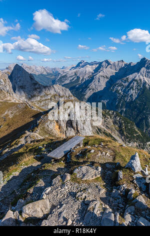 Passamani Panoramaweg oder Passamani Wanderweg, Karwendelbahn, Mittenwald, Karwendelgebirge oder Karwendelgebirge, den Alpen, Bayern, Deutschland Stockfoto