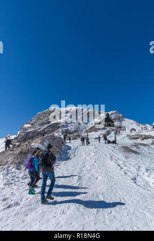 Zugspitze, Zugspitzeplat, höchster Gipfel, Garmisch-Partenkirchen, Wetterstein Gebirge oder Wettersteingebirge, Alpen, Bayern, Deutschland, Europa Stockfoto