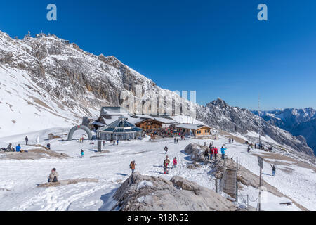 Zugspitze, Zugspitzeplat, höchster Gipfel, Garmisch-Partenkirchen, Wetterstein Gebirge oder Wettersteingebirge, Alpen, Bayern, Deutschland, Europa Stockfoto