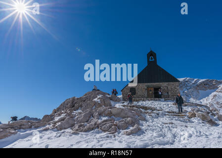 Zugspitze, Zugspitzeplat, höchster Gipfel, Kapelle, Garmisch-Partenkirchen, Wetterstein Gebirge oder Wettersteingebirge, Alpen, Bayern, Deutschland Stockfoto