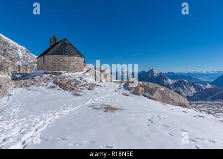 Zugspitze, Zugspitzeplat, höchster Gipfel, Kapelle, Garmisch-Partenkirchen, Wetterstein Gebirge oder Wettersteingebirge, Alpen, Bayern, Deutschland Stockfoto