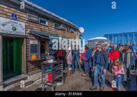Münchener Haus, Zugsptize, höchster Gipfel, Garmisch-Partenkirchen, Wetterstein Gebirge oder Wettersteingebirge, Alpen, Bayern, Deutschland, Europa Stockfoto