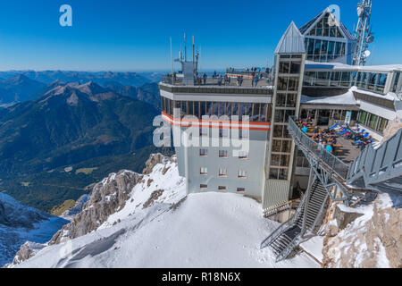 Österreichischen Teil der Zugsptize, Ehrwald, Reutte, Wetterstein Gebirge oder Wettersteingebirge, Alpen, Tirol, Österreich, Europa Stockfoto