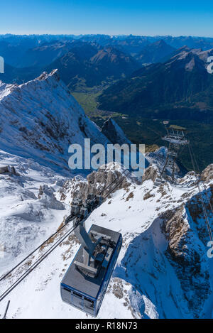 Österreichischen Teil der Zugsptize, Ehrwald, Reutte, Wetterstein Gebirge oder Wettersteingebirge, Alpen, Tirol, Österreich, Europa Stockfoto