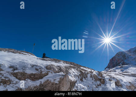 Zugspitzeplat, Zugspitze, höchster Gipfel, Garmisch-Partenkirchen, Wetterstein Gebirge oder Wettersteingebirge, Alpen, Bayern, Deutschland, Stockfoto