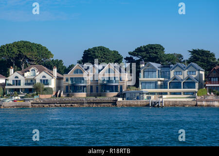 Poole Dorset Großbritannien - 20 Oktober 2018: Luxus Häuser an Sandbänken Poole Stockfoto