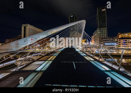 ZUBIZURI, Puente Peatonal del Campo de VolantínBilbao, Spanien, Europa. Stockfoto