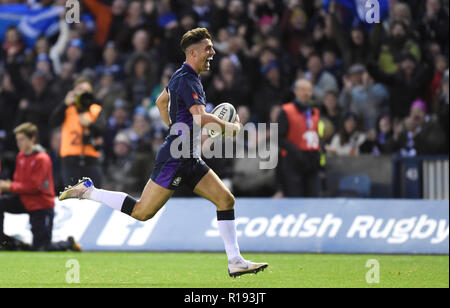 Adam Hastings Kerben in Schottland 7. und letzte Versuch im Herbst Länderspiel bei BT Stadion Murrayfield, Edinburgh. Stockfoto