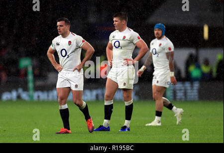 England's George Ford (links) und Owen Farrell (Mitte) erscheinen während der Quilter Länderspiel in Twickenham Stadium, London niedergeschlagen. Stockfoto