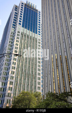 CHARLOTTE, NC, USA -10/30/18: fünften dritten Zentrum und 400 South Tryon Wolkenkratzer in der Innenstadt. Stockfoto