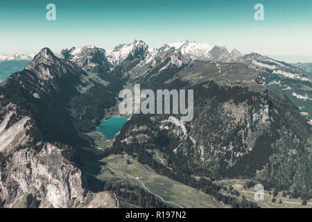 Panorama blick auf den Alpstein Mountain mit See von Seealp. Kanton Appenzellerland, Schweiz Stockfoto