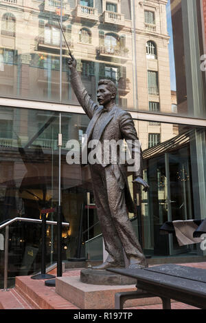 Statue des katalanischen Komponisten Luis Hirse außerhalb der Palau De La Musica, Barcelona, Spanien Stockfoto