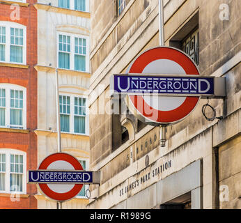 London. November 2018. Die Londoner U-Bahn in London Stockfoto