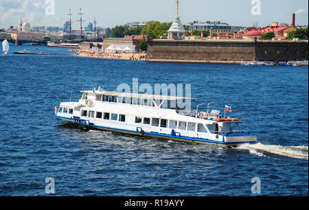 Wasser Ausflüge entlang der Flüsse und Kanäle von St. Petersburg Stockfoto