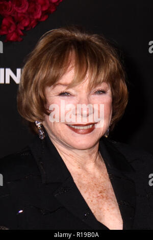 Shirley MacLaine 02/08/10 "Valentinstag" Premiere @ Grauman's Chinese Theater, Hollywood Foto von Megumi Torii/HNW/PictureLux (8. Februar 2010) Stockfoto