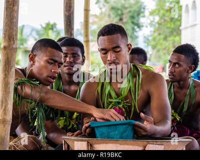 Eine Kava-zeremonie von den Leuten von sabeto Dorf, Viti Levu, der Republik Fidschi. Stockfoto