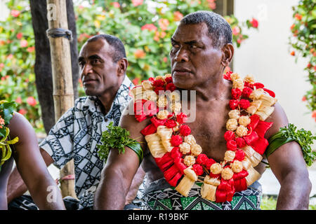 Eine Kava-zeremonie von den Leuten von sabeto Dorf, Viti Levu, der Republik Fidschi. Stockfoto