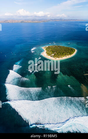 Luftaufnahme der Cloud surfen Pause an Tavarua, in der Nähe von Viti Levu, der Republik Fidschi. Stockfoto