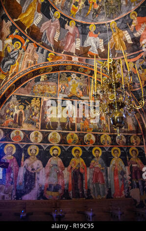 Meteora, Griechenland - Januar 6, 2018: Innenraum der Kirche im Kloster der Heiligen Dreifaltigkeit (Agia Trias) im Komplex der Meteora Klöster in Griechenland Stockfoto