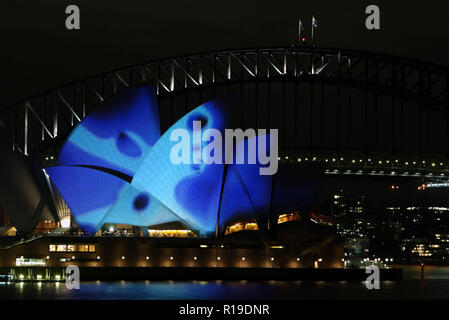 Spezielle Lichteffekte auf den "schmerzt" von Sydney Opera House in leuchtenden, das Fest der Musik, Ideen angezeigt, Licht und Leistung von Brian Eno kuratiert und vom 26. Mai bis 14. Juni stattfindet. Sydney, Australien. 01.06.09. Stockfoto