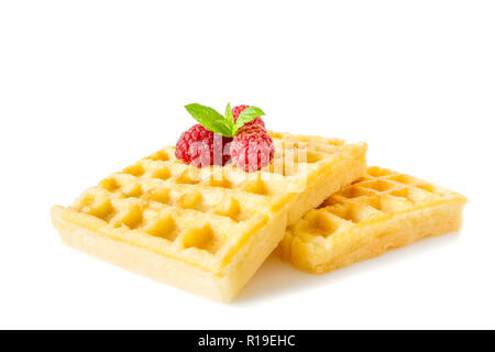 Sweet Toast, Waffeln Frühstück mit Himbeeren und mit Zweig Minze Makro Nahaufnahme auf weißem Hintergrund Stockfoto