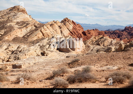 Angesichts der vielen Schattierungen und Farben in der rodck Formationen wie in theValley of Fire State Park gesehen Stockfoto