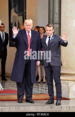 Paris, Frankreich. 10 Nov, 2018. Der französische Präsident Emmanuel Längestrich (R) stellt mit dem Besuch der US-Präsident Donald Trump im Elysee-palast in Paris, Frankreich, am 10. November 2018. Am Vorabend des Jahrestages des Ersten Weltkrieges Waffenstillstand, der französische Präsident Emmanuel Längestrich trafen sich hier mit dem Besuch der US-Präsident Donald Trump Samstag, wie Letztere zu mehr Fairness in der Zusammenarbeit mit Europa genannt. Credit: Chen Yichen/Xinhua/Alamy leben Nachrichten Stockfoto