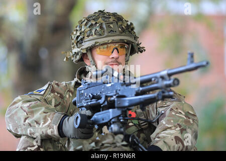 St Paul's Cathedral, London, UK. 10 Nov, 2018. Der 2018 Oberbürgermeister Show ist mit Pomp und Prunk. Die drei Kilometer lange Prozession versammelt über 7.000 Menschen, 200 Pferde und 140 Motor und dampfbetriebene Fahrzeuge, sowie militärische Bands und viele andere Teilnehmer. Credit: Imageplotter Nachrichten und Sport/Alamy leben Nachrichten Stockfoto