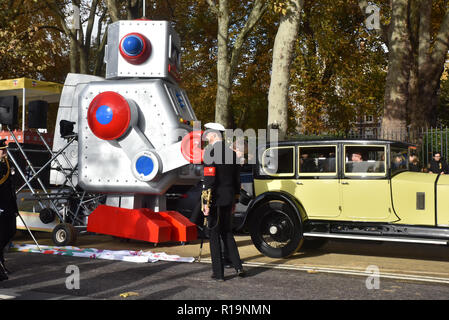 Embankment, London, UK. 10 Nov, 2018. Menschen, die sich an der traditionellen Oberbürgermeister zeigen. Quelle: Matthew Chattle/Alamy leben Nachrichten Stockfoto