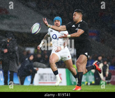 London, Großbritannien. 10 Nov, 2018. Rieko Ioane; von Neuseeland während Quilter Internationale zwischen England und Neuseeland bei Twickenham Stadium, London, England am 10. Nov 2018. Credit: Aktion Foto Sport/Alamy leben Nachrichten Stockfoto