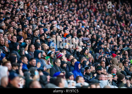 Twickenham, London, UK. 10 Nov, 2018. Rugby Union, Herbst internationale Reihe, zwischen England und Neuseeland; die Fans die Nationalhymnen Kredit singen: Aktion plus Sport/Alamy leben Nachrichten Stockfoto