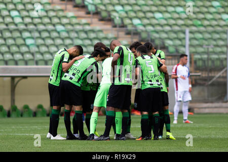 Belo Horizonte, Brasilien. 10 Nov, 2018. MG - Belo Horizonte - 10/11/2018 - Brasilianische ein 2018, Amerika mg x Parana - Spieler von Amerika-MG sind aktuelle im Spiel gegen Parana Clube in Independence Stadium für die brasilianische Meisterschaft ein 2018. Foto: Marcelo Alvarenga/AGIF AGIF/Alamy Credit: Live-Nachrichten Stockfoto