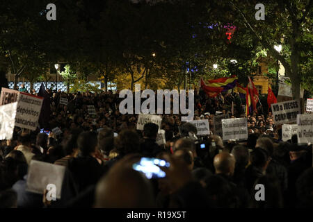 Madrid, Spanien. 10 Nov, 2018. Hunderte von Menschen haben vor dem Sitz des Obersten Gerichts versammelt, um gegen das Urteil, in dem festgestellt wird, dass die Hypothek zahlen die Steuern der Rechtsakte am 10.November in Madrid 2018 dokumentiert, Spanien Quelle: Jesus Hellin/ZUMA Draht/Alamy Leben Nachrichten zu protestieren Stockfoto