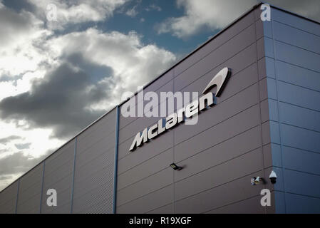 Dramatische Bilder und Sky im neuen McLaren auto Fabrikgebäude auf dem Amrc in Sheffield/Rotherham Stockfoto