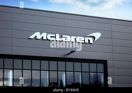 Dramatische Bilder und Sky im neuen McLaren auto Fabrikgebäude auf dem Amrc in Sheffield/Rotherham Stockfoto