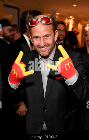 10. November 2018, Bayern, München: Tom Lehel, Schauspieler, kommt auf die Benefiz-gala für das McDonald's Kinderhilfe Stiftung im Hotel Bayerischer Hof. Foto: Tobias Hase/dpa Stockfoto