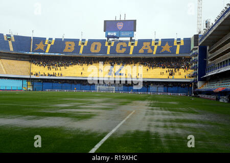 Buenos Aires, Argentinien. 10 Nov, 2018. Blick auf die überschwemmten Stadion von Boca Juniors' La Bombonera'. Die erste Etappe der Copa Libertadores Finale zwischen Boca Juniors und River Plate ist wegen Regen verschoben worden. Die ersten großen argentinischen Finale der Südamerikanischen Champions League findet am Sonntag 11.11. 2018. Credit: Ortiz Gustavo/dpa/Alamy leben Nachrichten Stockfoto