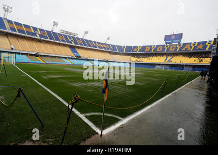 Buenos Aires, Argentinien. 10 Nov, 2018. Blick auf die überschwemmten Stadion von Boca Juniors' La Bombonera'. Die erste Etappe der Copa Libertadores Finale zwischen Boca Juniors und River Plate ist wegen Regen verschoben worden. Die ersten großen argentinischen Finale der Südamerikanischen Champions League findet am Sonntag 11.11. 2018. Credit: Ortiz Gustavo/dpa/Alamy leben Nachrichten Stockfoto