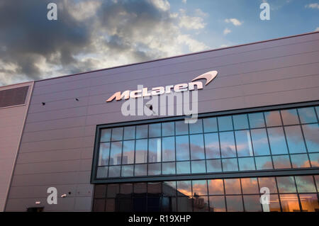 Dramatische Bilder und Sky im neuen McLaren auto Fabrikgebäude auf dem Amrc in Sheffield/Rotherham Stockfoto