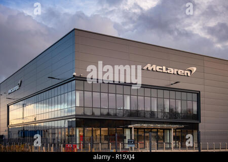 Dramatische Bilder und Sky im neuen McLaren auto Fabrikgebäude auf dem Amrc in Sheffield/Rotherham Stockfoto