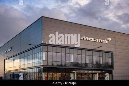 Dramatische Bilder und Sky im neuen McLaren auto Fabrikgebäude auf dem Amrc in Sheffield/Rotherham Stockfoto