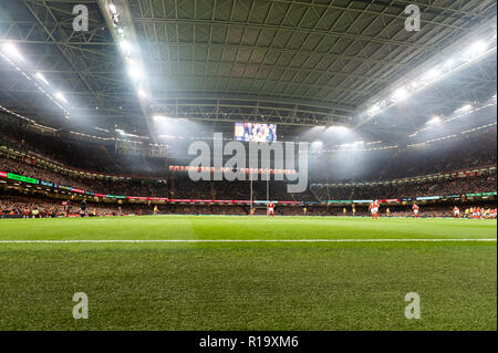 Cardiff, Wales, UK. 10 Nov, 2018. Fürstentum Stadium in Cardiff, mit geschlossenem Dach wie in Wales auf Australien. Credit: WALvAUS/Alamy leben Nachrichten Stockfoto