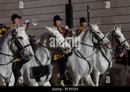 London, Großbritannien. 10 Nov, 2018. Die Prozession für des Herrn Bürgermeister zeigen Markierungen der Vereidigung der neu gewählten Oberbürgermeister von London. Dieses Jahr ist es Peter Estlin, der 691St Oberbürgermeister Credit: Auf Sicht Fotografische/Alamy leben Nachrichten Stockfoto