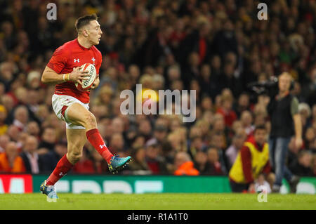 Fürstentum Stadium, Cardiff, UK. 10 Nov, 2018. Rugby Union, Herbst internationale Reihe, Wales gegen Australien; Josh Adams von Wales in Aktion während des Spiels Credit: Aktion plus Sport/Alamy leben Nachrichten Stockfoto