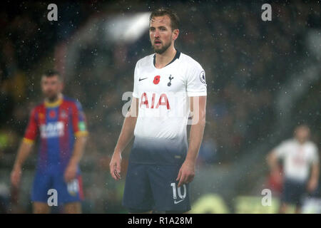 Der Selhurst Park, London, UK. 10 Nov, 2018. EPL Premier League Fußball, Crystal Palace gegen Tottenham Hotspur; Harry Kane von Tottenham Hotspur in heftiger Platzregen Credit: Aktion plus Sport/Alamy leben Nachrichten Stockfoto