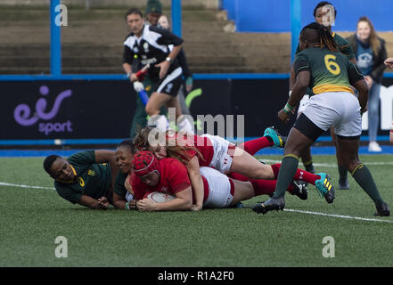 Cardiff, Wales, UK. 10 Nov, 2018. Wales Kapitän Carys Phillips Kerben versuchen während Wales Frauen v Südafrika Frauen, Herbst internationals in Cardiff Arms Park Cardiff Vereinigtes Königreich. Credit: Graham Glendinning/SOPA Images/ZUMA Draht/Alamy leben Nachrichten Stockfoto