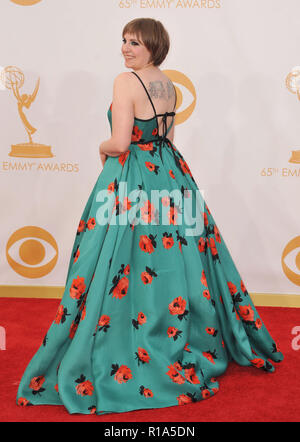 Lena Dunham 320 Ankunft auf dem 65th Primetime Emmy Awards im Nokia Theater in Los Angeles. Lena Dunham 320 Veranstaltung in Hollywood Leben - Kalifornien, Red Carpet Event, USA, Filmindustrie, Prominente, Fotografie, Bestof, Kunst, Kultur und Unterhaltung, Topix prominente Mode, Besten, Hollywood Leben, Event in Hollywood Leben - Kalifornien, Roter Teppich und backstage, Film Stars, TV Stars, Musik, Promis, Topix, Bestof, Kunst, Kultur und Unterhaltung, vertikal, eine Person, Fotografie, Mode, volle Länge, 2013 Anfrage tsuni@Gamma-USA.com, Kredit Tsuni/USA, Stockfoto