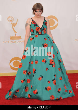 Lena Dunham 321 Ankunft auf dem 65th Primetime Emmy Awards im Nokia Theater in Los Angeles. Lena Dunham 321 Veranstaltung in Hollywood Leben - Kalifornien, Red Carpet Event, USA, Filmindustrie, Prominente, Fotografie, Bestof, Kunst, Kultur und Unterhaltung, Topix prominente Mode, Besten, Hollywood Leben, Event in Hollywood Leben - Kalifornien, Roter Teppich und backstage, Film Stars, TV Stars, Musik, Promis, Topix, Bestof, Kunst, Kultur und Unterhaltung, vertikal, eine Person, Fotografie, Mode, volle Länge, 2013 Anfrage tsuni@Gamma-USA.com, Kredit Tsuni/USA, Stockfoto